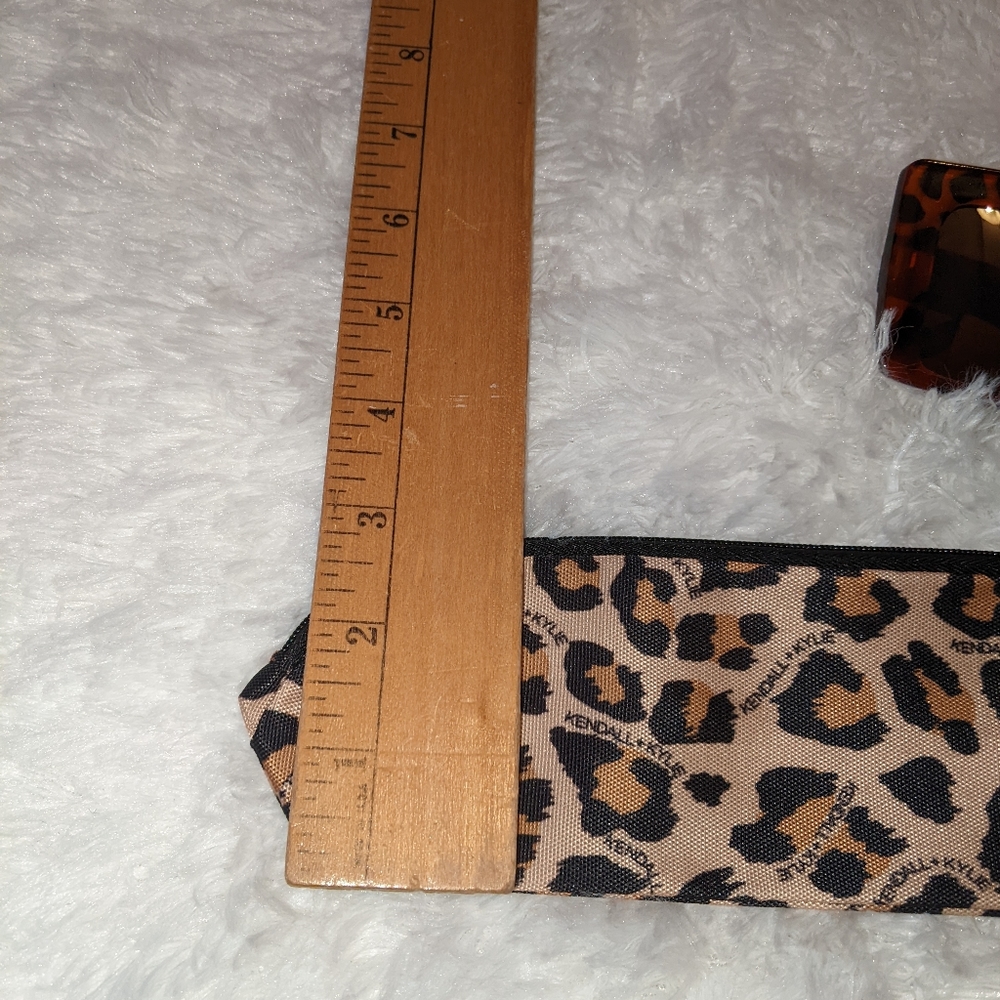 Nwt Kendall & Kylie animal print pouches/cosmetic bag w/ animal print sunglasses - Picture 12 of 16